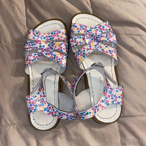 Size 1 Salt Water Sandals Gently Used Super Cute!🌸